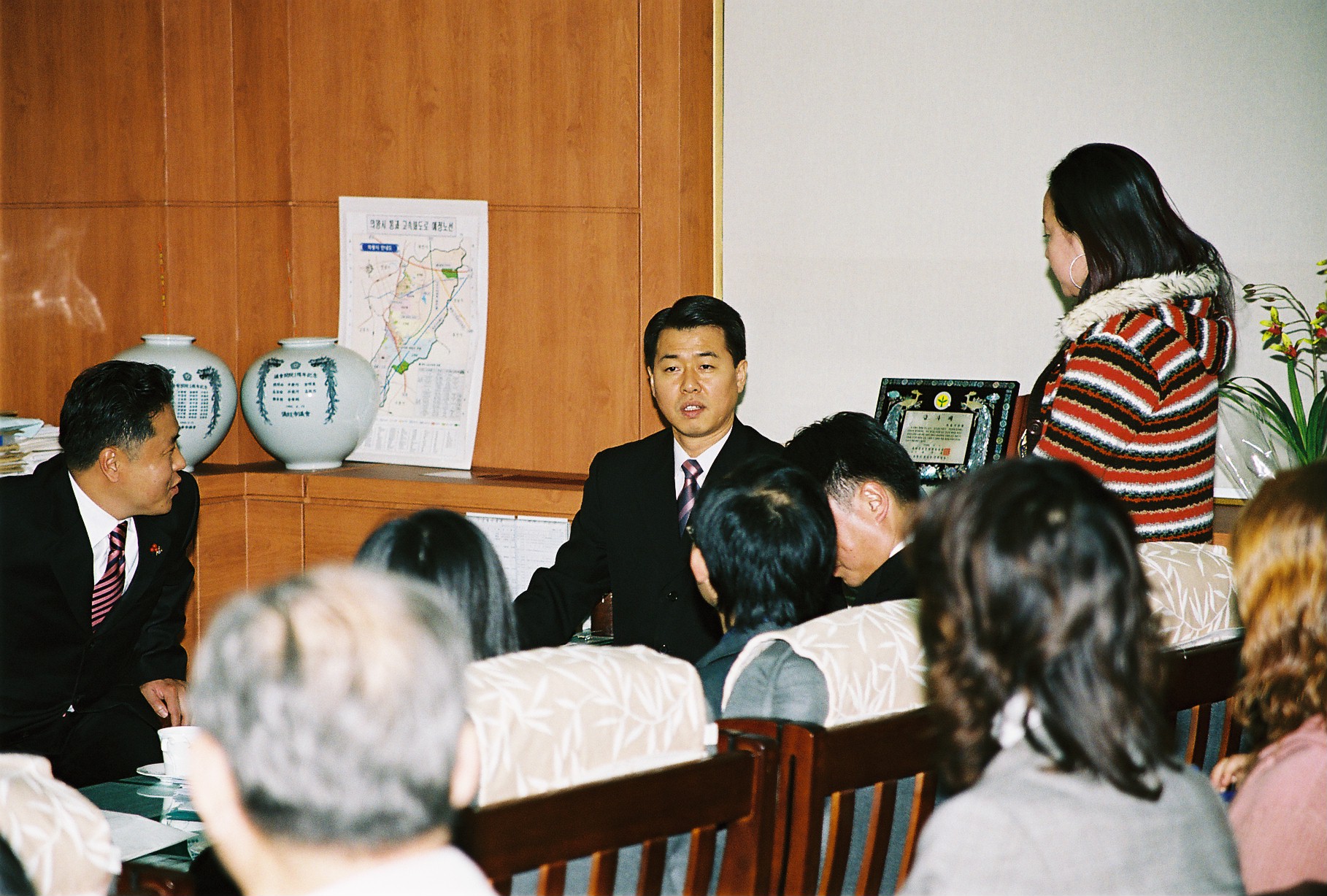 대만 묘율시 청년회의소(JC)방문단 을 접견하고 있는 권오규 의장('04.12.3)