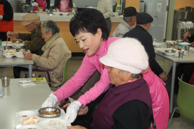 사랑채노인복지관 배식봉사