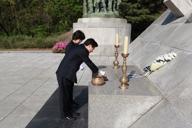 김상호의원 당선인 현충탑 참배 및 뱃지 수여