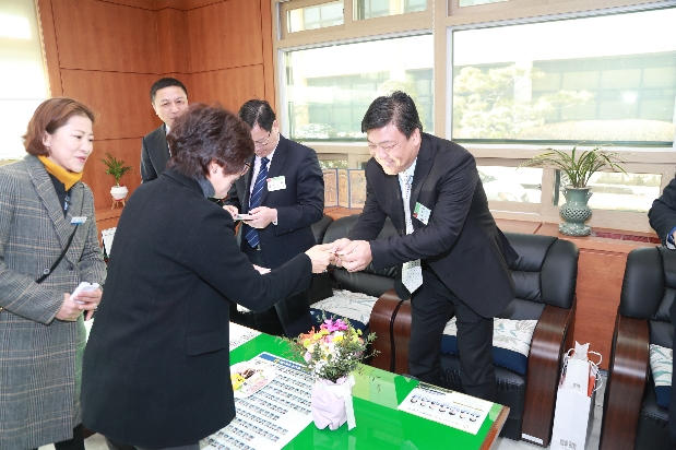 중국 상해시 청포구 대표단 의회방문