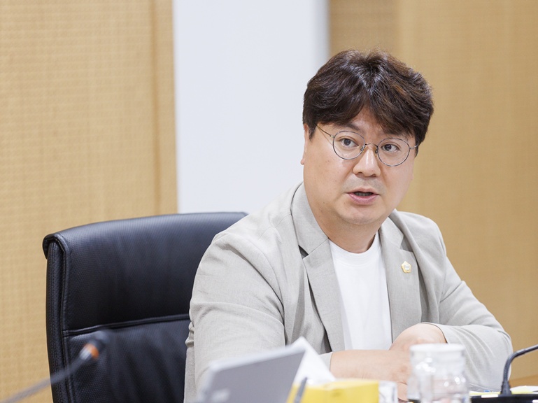 김동국 부의장